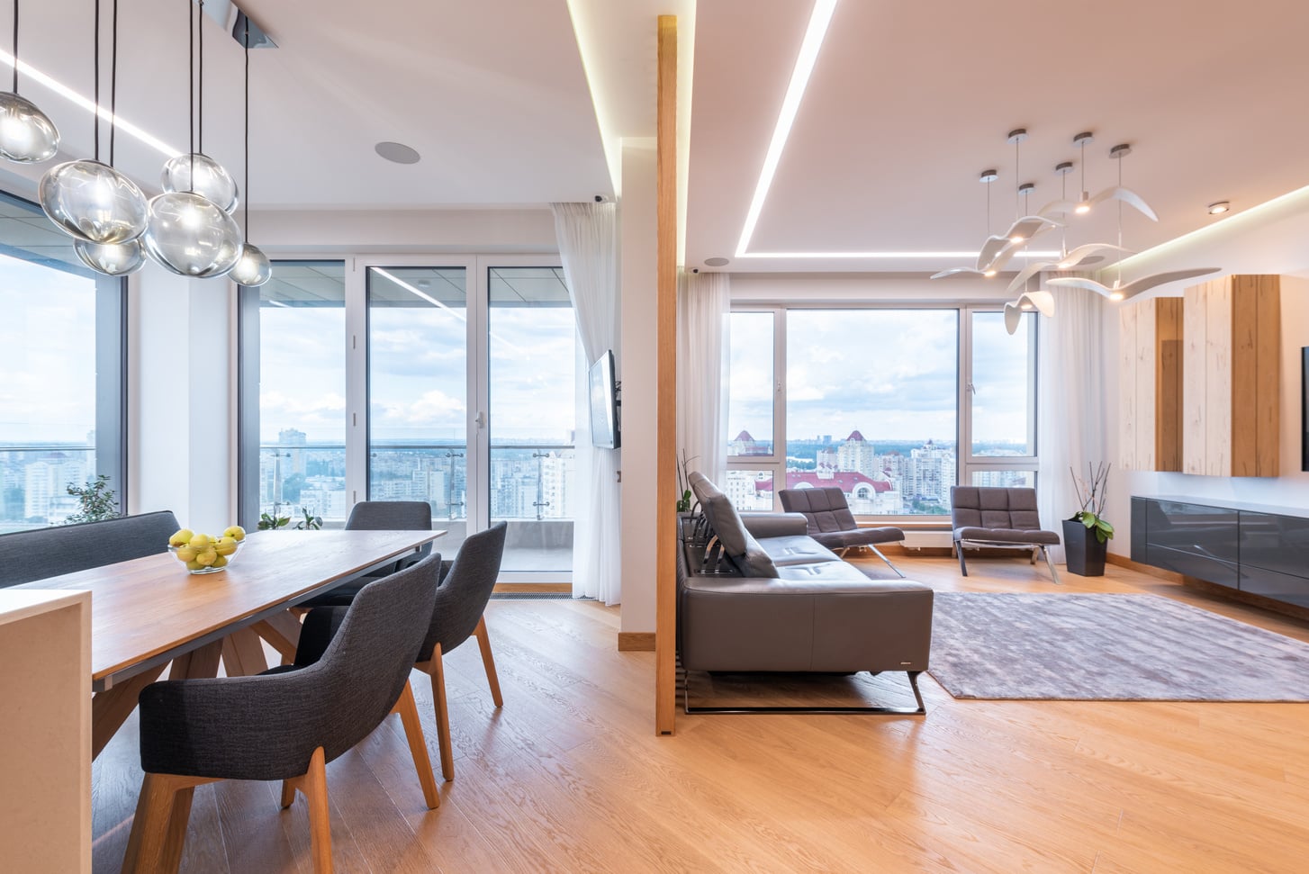Spacious apartment with contemporary furniture